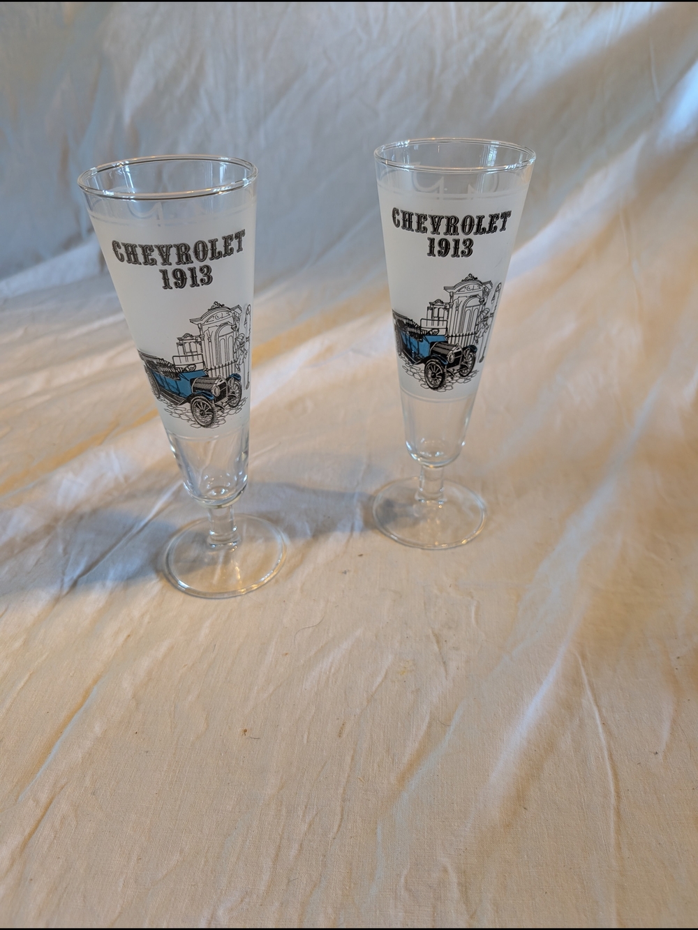 2/40$ Chevrolet 1913 Vintage Glass Flute - White with Blue Accent